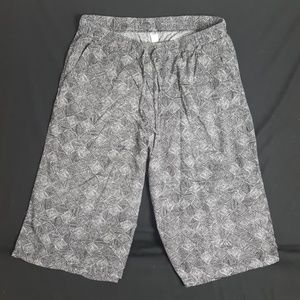Old Navy Shorts Sz L Black White Print Culottes